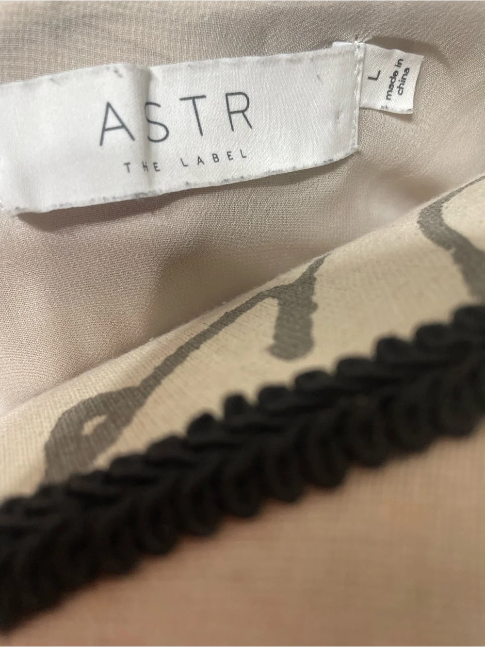 ASTR The Label Champagne Satin Puff Sleeve Blouse Size Large